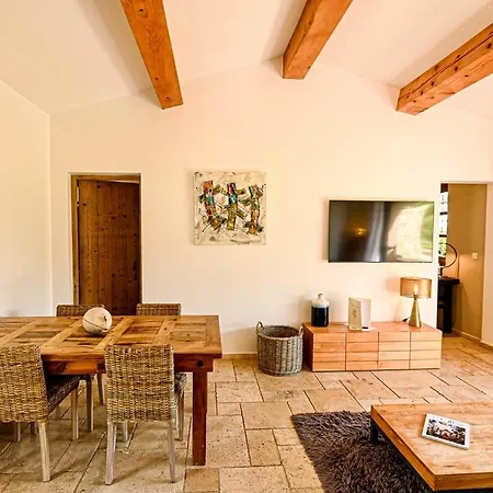 Ξενοδοχείο με διαμερίσματα De L'oumede 4*
