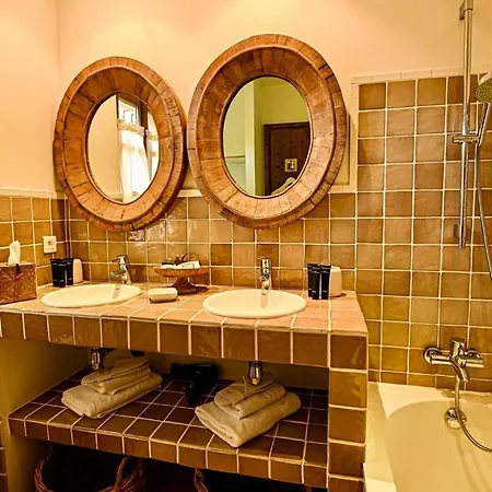 De L'oumède Appart hôtel *