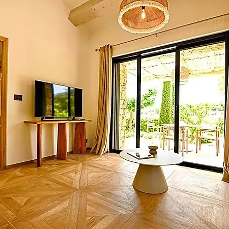 Appart hôtel De L'oumède 4*